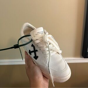OFF WHITE LOW SNEAKERS